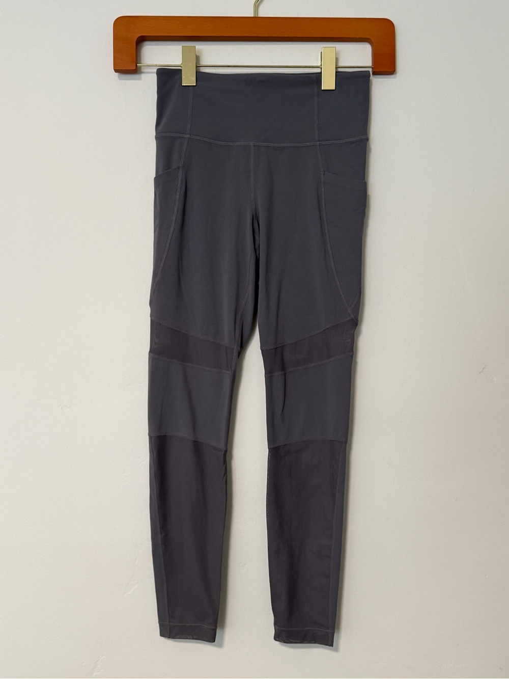 Athleta Gray High Waisted Performance Leggings with Pockets Size Small